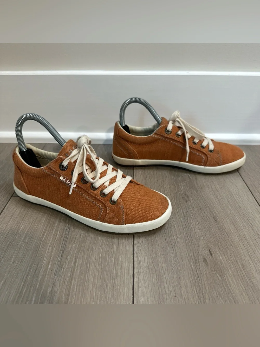 Taos Womens Size 6 Star Adobe Hemp Burnt Orange Sneakers Lace Up Autumn